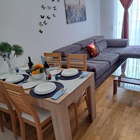 Mariposa, Apartment With Balcony, Private Parking In The Garage, Near The Biggest Shopping Center Mall Of Спліт Екстер'єр фото