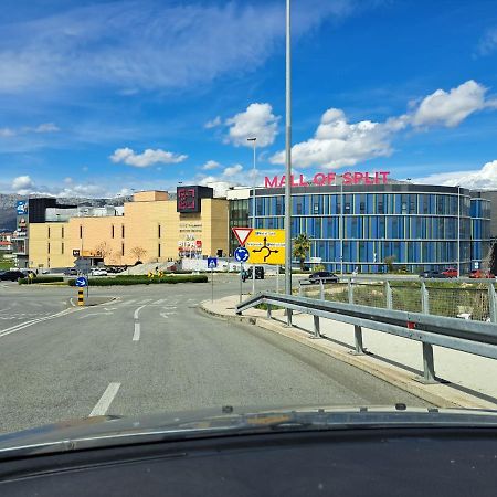 Mariposa, Apartment With Balcony, Private Parking In The Garage, Near The Biggest Shopping Center Mall Of Спліт Екстер'єр фото