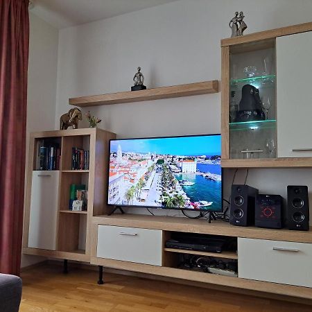 Mariposa, Apartment With Balcony, Private Parking In The Garage, Near The Biggest Shopping Center Mall Of Спліт Екстер'єр фото