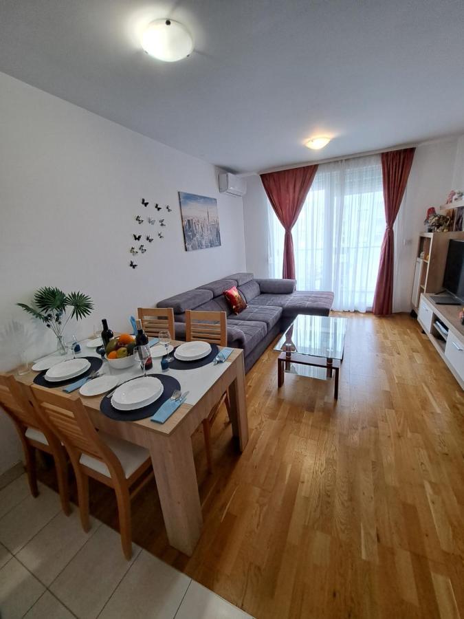 Mariposa, Apartment With Balcony, Private Parking In The Garage, Near The Biggest Shopping Center Mall Of Спліт Екстер'єр фото