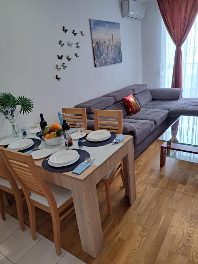 Mariposa, Apartment With Balcony, Private Parking In The Garage, Near The Biggest Shopping Center Mall Of Спліт Екстер'єр фото