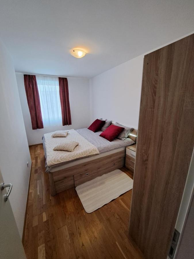 Mariposa, Apartment With Balcony, Private Parking In The Garage, Near The Biggest Shopping Center Mall Of Спліт Екстер'єр фото