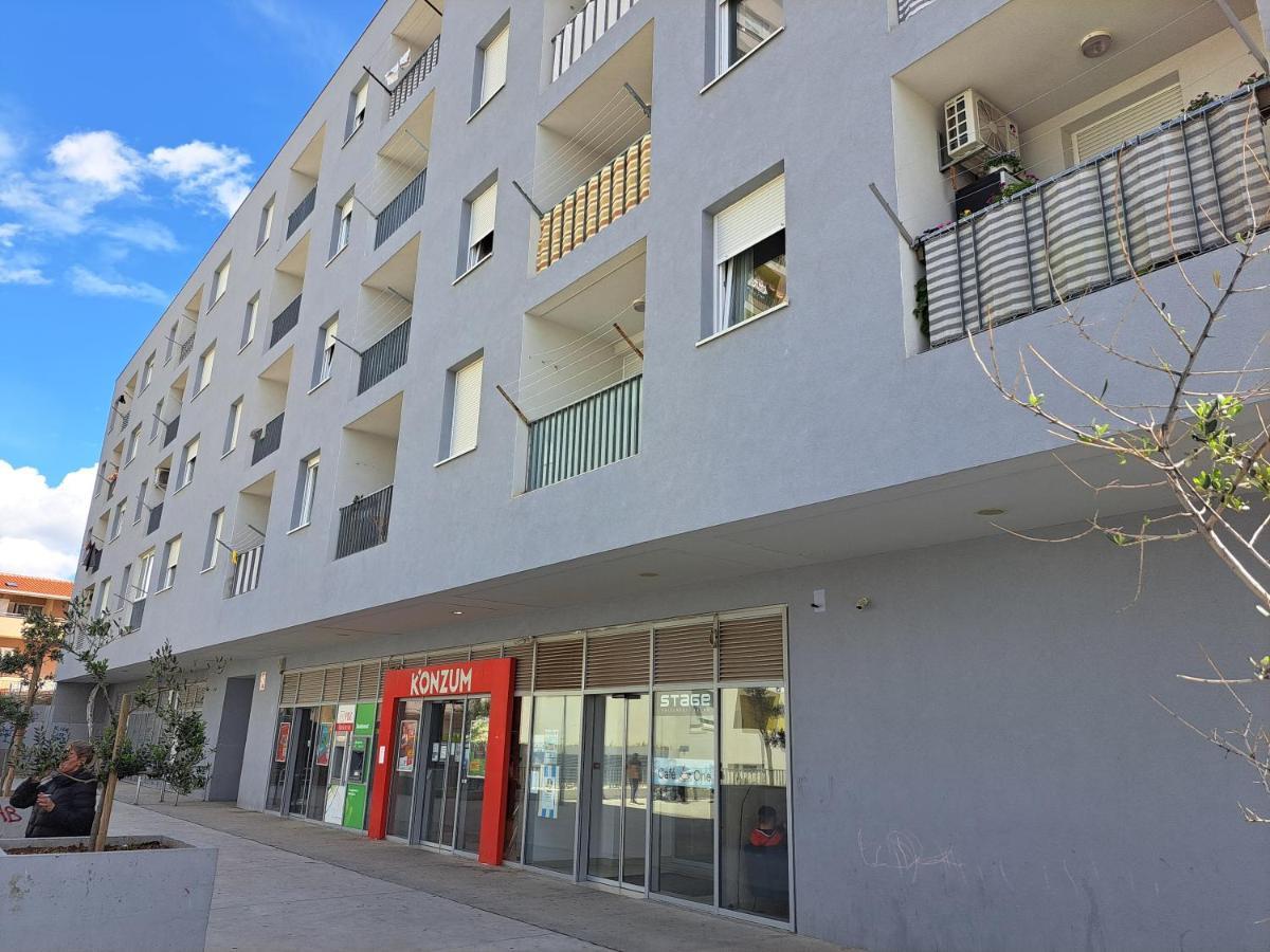 Mariposa, Apartment With Balcony, Private Parking In The Garage, Near The Biggest Shopping Center Mall Of Спліт Екстер'єр фото